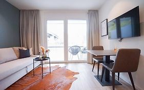 Elegant Studio With Balcony